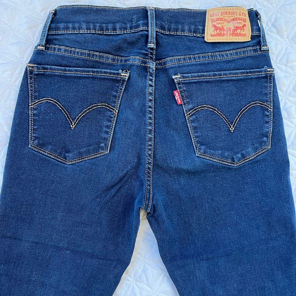 Womens Levi’s jeans size 27